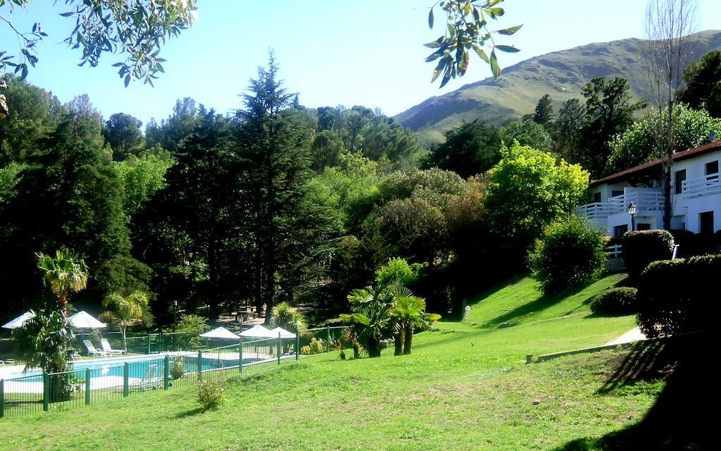 Las Ardillas Cabanas Y Suites La Falda Luaran gambar