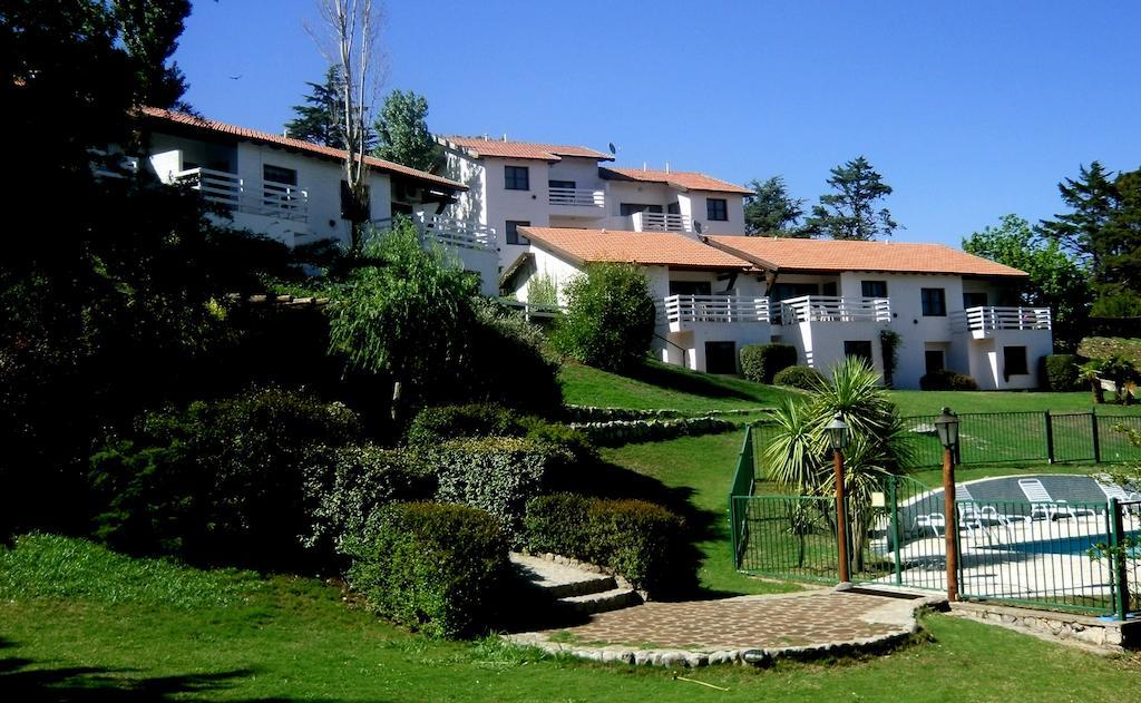 Las Ardillas Cabanas Y Suites La Falda Luaran gambar