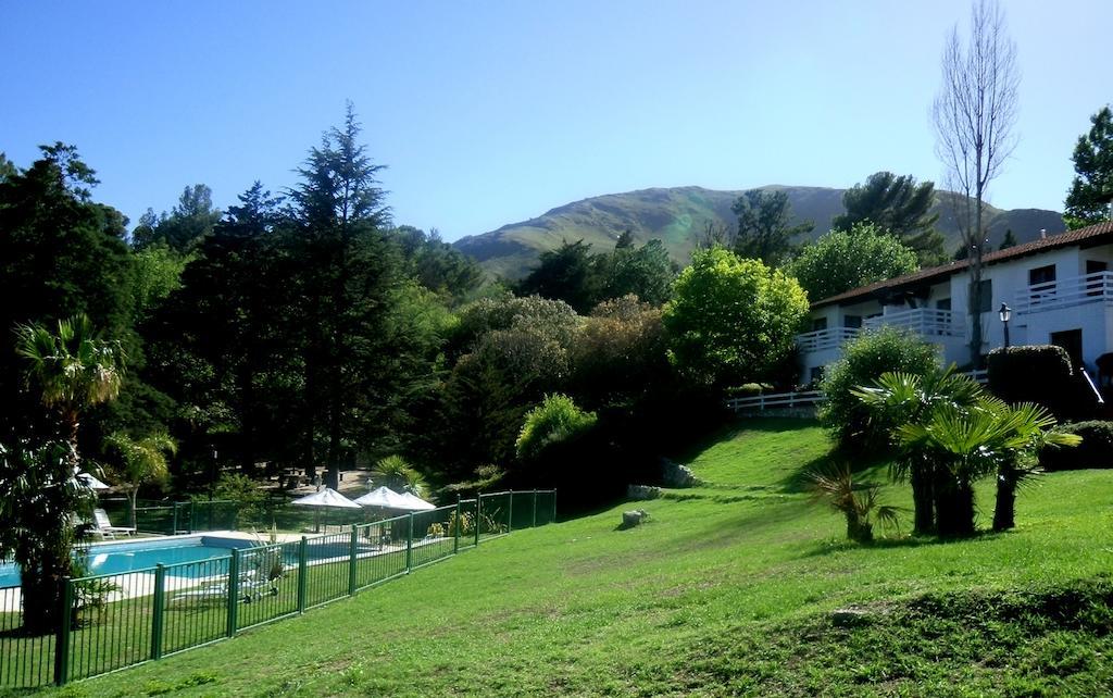 Las Ardillas Cabanas Y Suites La Falda Luaran gambar