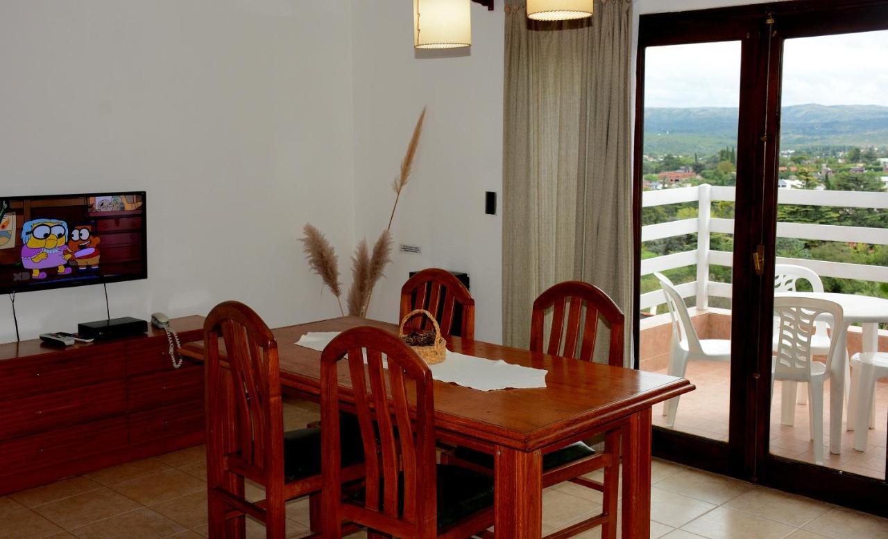 Las Ardillas Cabanas Y Suites La Falda Luaran gambar
